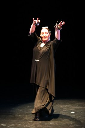 <p style="text-align: right;" dir="rtl">סילביה דוראן<br />סולו קסטנייטות REYZELE<br />מתוך המופע : וירטואוזיות הקסטנייטות במוסיקה ומחול<br />צילום: דדי ליפשיץ</p>